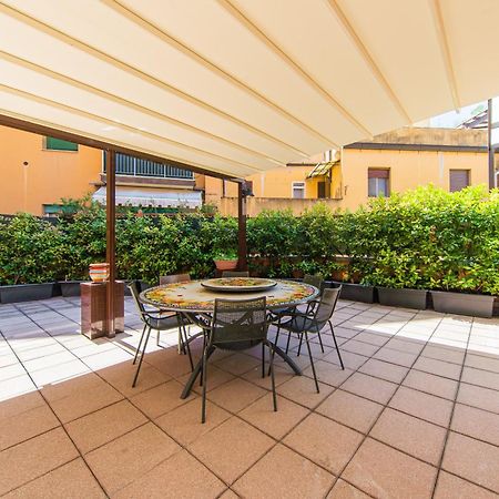 Nettuno Apartment - Private Garden In Bologna Center Eksteriør billede