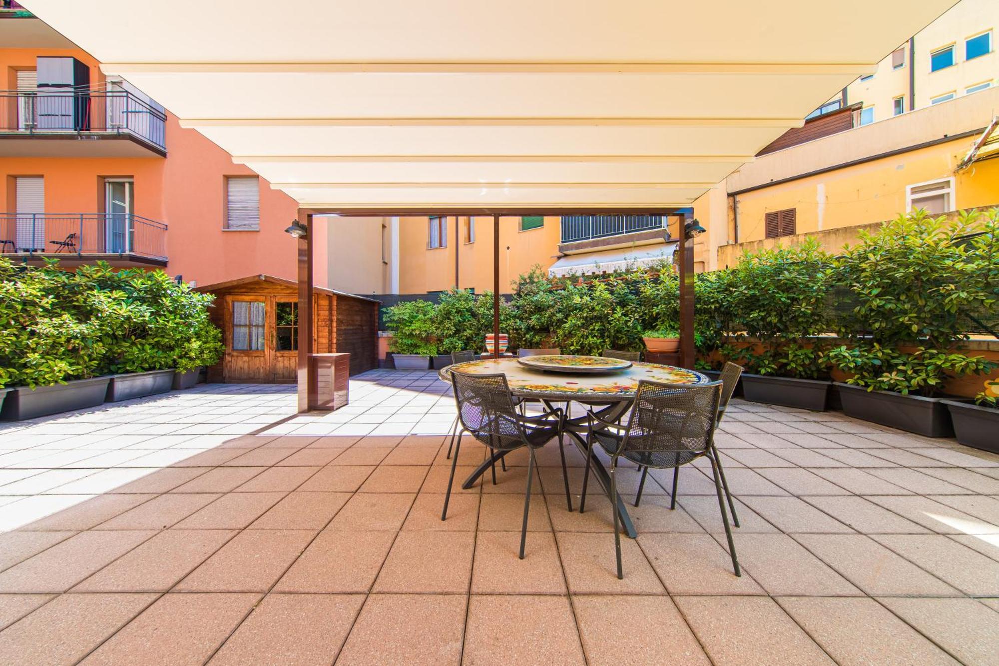 Nettuno Apartment - Private Garden In Bologna Center Eksteriør billede