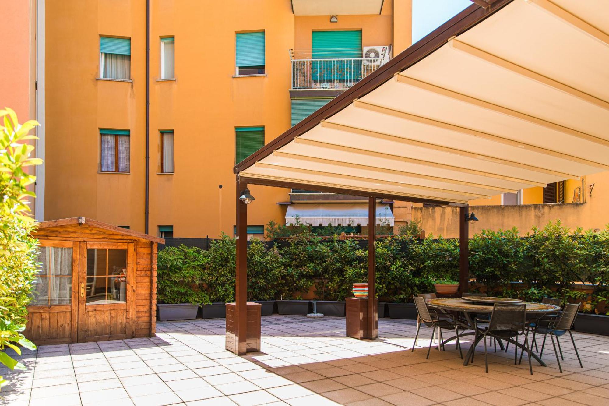 Nettuno Apartment - Private Garden In Bologna Center Eksteriør billede