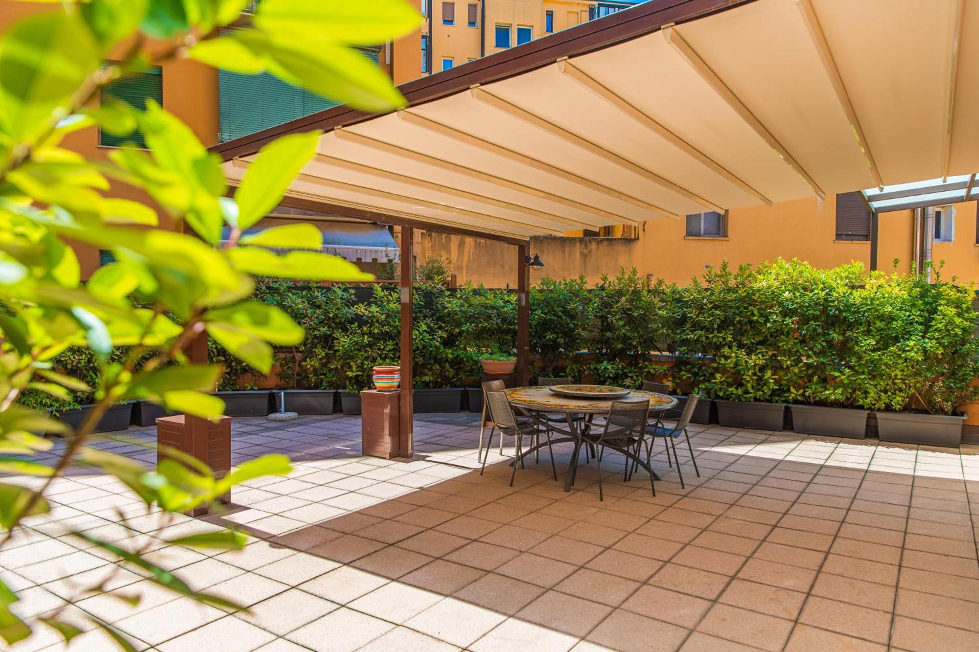 Nettuno Apartment - Private Garden In Bologna Center Eksteriør billede